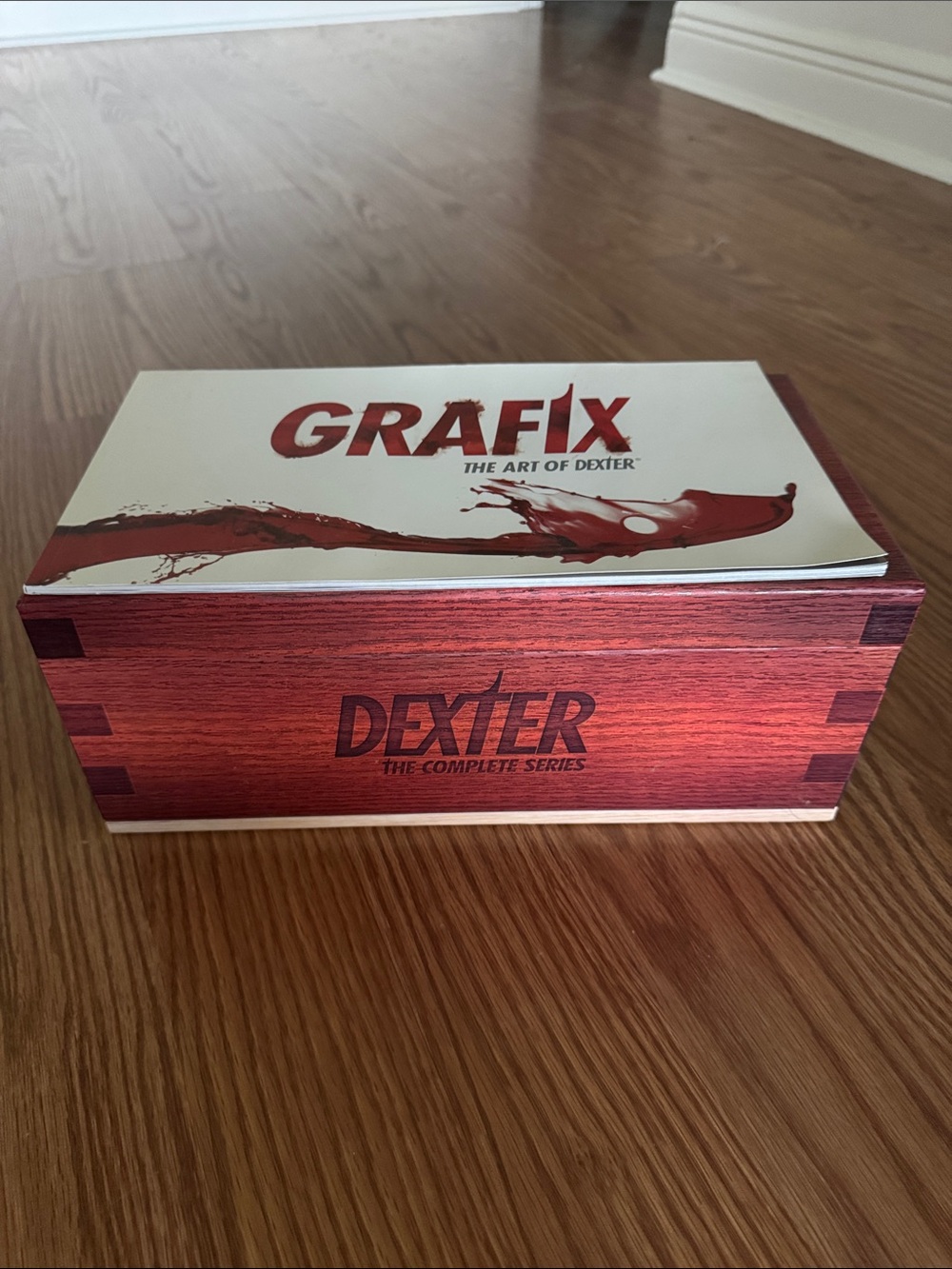 Dexter Grafix Collector Box in White and Red Wood-Tone